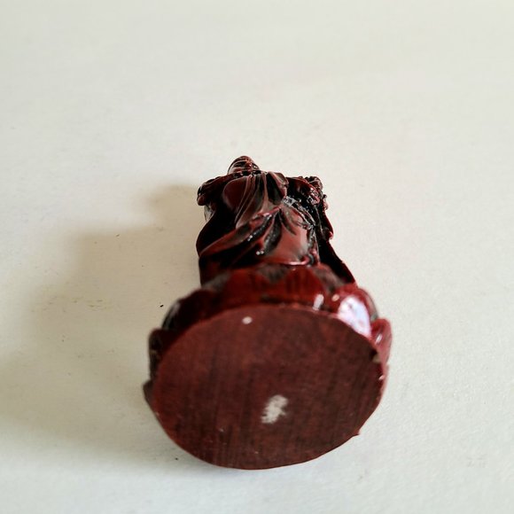 Kwan Yin red resin Buddha figurine. Home decor. Carved Art. - Picture 6 of 7